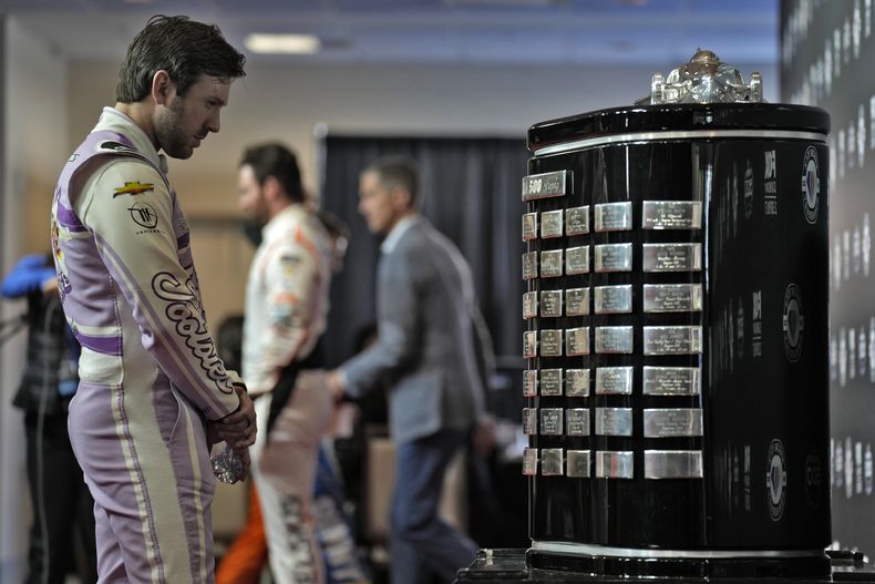 DEP-AUT NASCAR-SUÁREZ EXTENSIÓN