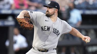 Carlos Rodón, de los Yankees de Nueva York, lanza en el juego del viernes 18 de abril de 2025, ante los Rays de Tampa Bay (AP Foto/Chris OMeara)