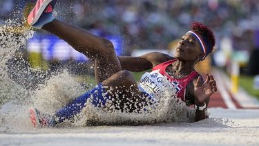En esta imagen de archivo, la saltadora dominicana Ana Lucía José Tima, compite en la final de triple salto de los Mundiales de Atletismo, el 18 de julio de 2022, en Eugene, Oregon. (AP Foto/David J. Phillip, archivo)