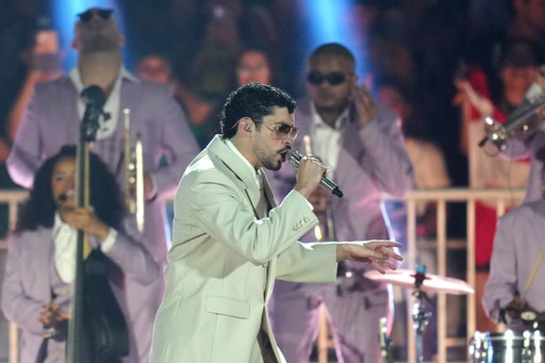 Bad Bunny durante un concierto en el estadio Allianz Parque de São Paulo, el viernes 20 de febrero de 2026. (AP Foto/Andre Penner)