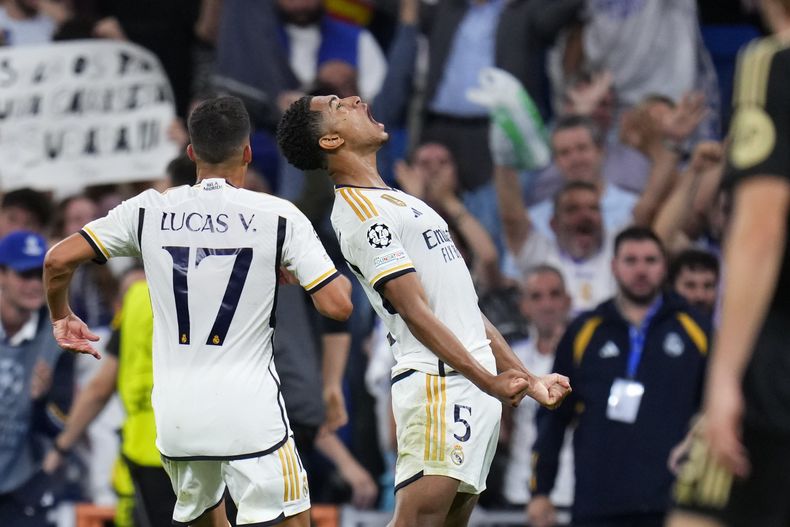 Jude Bellingham celebra tras anotar el gol del Real Madrid en la victoria 1-0 ante el Union Berlín en la Liga de Campeones, el miércoles 20 de septiembre de 2023. (AP Foto/Manu Fernández)