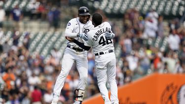 Tigres remontan en la novena y superan a Padres