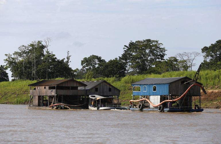 Brasil: Mineros ilegales se dispersan en el Amazonas