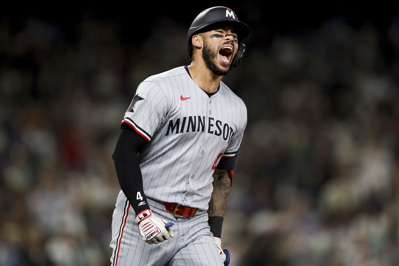 El boricua Carlos Correa, de los Mellizos de Minnesota, festeja su jonrón de dos carreras frente a los Marineros de Seattle, el viernes 30 de mayo de 2025 (AP Foto/Ryan Sun)