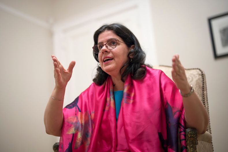 La encargada de negocios de la embajada de Cuba, Lianys Torres Rivera, habla con The Associated Press el martes 9 de junio de 2026, en la misión diplomática en Washington. (AP Foto/J. Scott Applewhite)