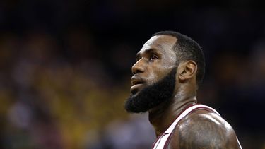 lluvia de memes tras firma de lebron james con los lakers