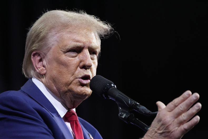 El excandidato presidencial republicano Donald Trump habla durante un acto de campaña en el Linda Ronstadt Music Hall, el jueves 12 de septiembre de 2024, en Tucson, Arizona (Foto AP/Alex Brandon)