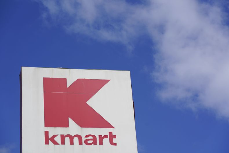 Un letrero de una tienda Kmart en Avenel, Nueva Jersey, el 4 de abril del 2022. (AP foto/Seth Wenig)