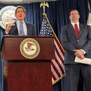 El procurador interino de Massachusetts, Joshua Levy, anuncia cargos contra unos 40 pandilleros del área de Boston, el 14 de febrero de 2024, en una corte en esta ciudad. (AP Foto/Michael Casey)