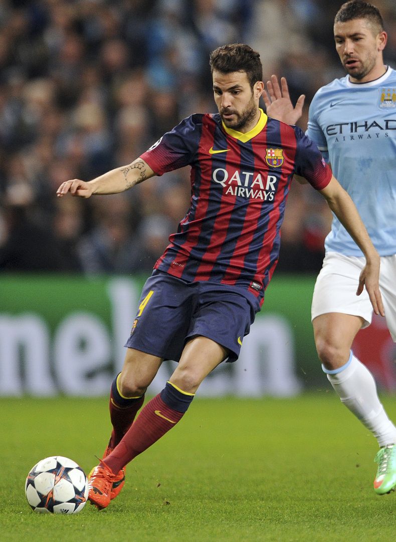 Foto del 18 de febrero del 2014 de Cesc Fabrigas, de Barcelona, durante un encuentro contra Manchester City en la Liga de Campeones en Manchester, Inglaterra. El 12 de junio del 2014 se anunci&oacute; que fue transferido al Chelsea de la Liga Premier. (A