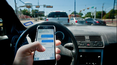 entro en vigor ley que prohibe utilizar el celular en zonas especificas mientras se maneja