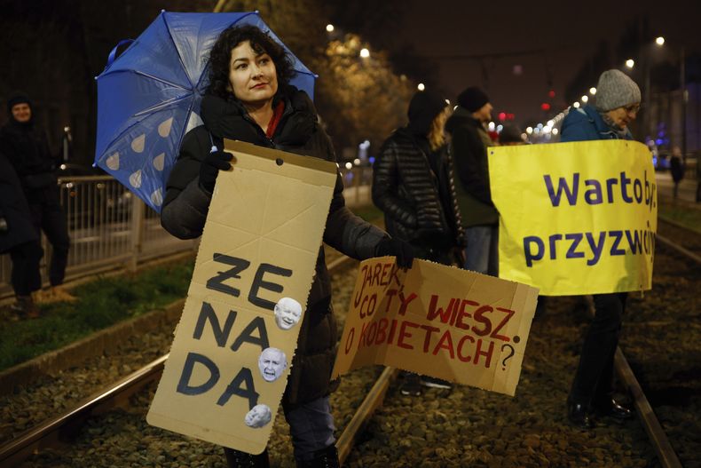 EUR-GEN POLONIA-MUJERES-PROTESTAS