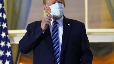 Trump dice que fármacos experimentales quizá lo salvaron