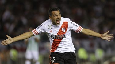 americateve | Gabriel Mercado, del River Plate, celebra tras anotar frente al Atl&eacute;tico Nacional de Medell&iacute;n en la vuelta de la final de la Copa Sudamericana, el mi&eacute;rcoles 10 de diciembre de 2014, en Buenos Aires (AP Foto/V&iacute;ctor R. Caivano)