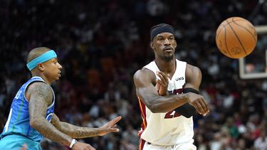 Herro suma 35 puntos; Heat hila 5to triunfo, ante Hornets