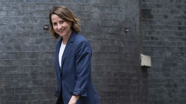 La nueva secretaria de Estado para Trabajo y Pensiones, Liz Kendall, llega a Downing Street, el viernes 5 de julio de 2024, en Londres. (AP Foto/Thomas Krych, Archivo)