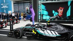 El italiano Kimi Antonelli de la escudería Mercedes celebra tras ganar el Gran Premio de Miami el domingo 3 de mayo del 2026. (AP Foto/Rebecca Blackwell) El italiano Kimi Antonelli de la escudería Mercedes celebra tras ganar el Gran Premio de Miami el domingo 3 de mayo del 2026. (AP Foto/Rebecca Blackwell)