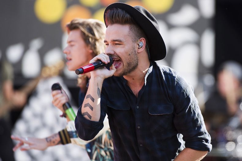 En esta imagen de archivo, los integrantes de One Direction Liam Payne (derecha) y Harry Styles actúan en el programa Good Morning America de la cadena ABC en Rumsey Playfield/SummerStage, el 4 de agosto de 2015, en Nueva York. (Foto de Charles Sykes/Invision/AP, archivo)