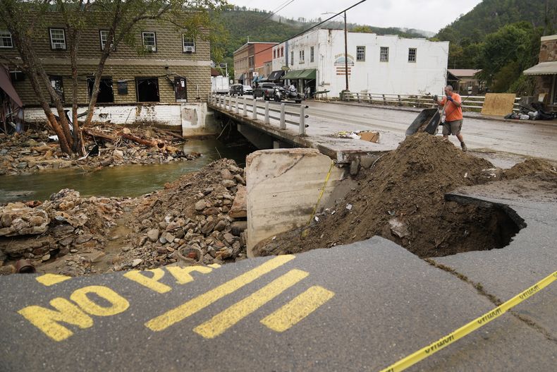 Las secuelas del huracán Helene, el 1 de octubre de 2024, en Hot Springs, Carolina del Norte (AP Foto/Jeff Roberson, Archivo)