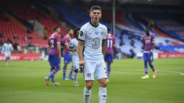 Pulisic brilla; Chelsea gana y desplaza a Leicester