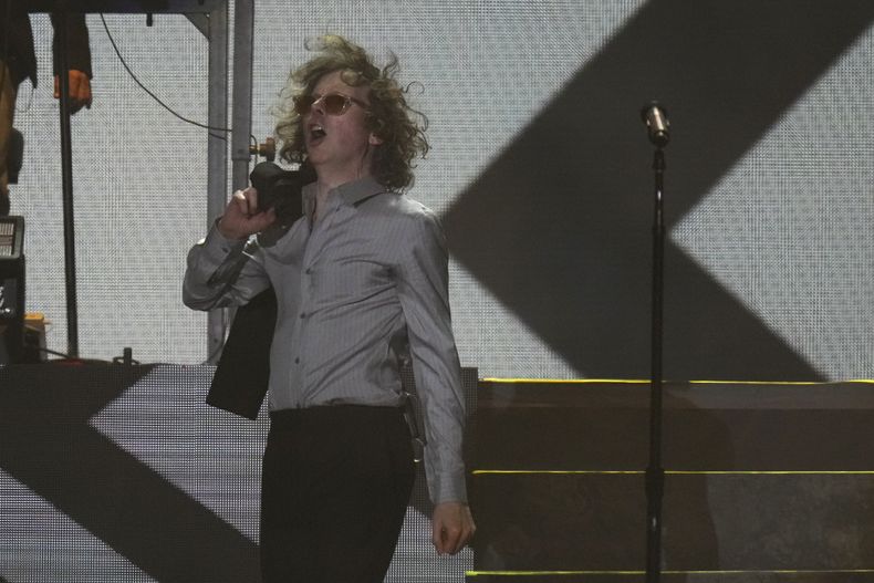 Beck durante su concierto en el Corona Capital en la Ciudad de México el domingo 17 de noviembre de 2024. (Foto AP/Eduardo Verdugo)