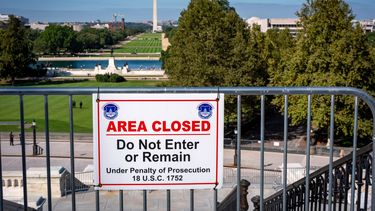 El jardín del Capitolio y el complejo de monumentos National Mall desde la terraza del Capitolio en el primer día del cierre de gobierno, el miércoles 1 de octubre de 2025, en Washington. (AP Foto/J. Scott Applewhite)