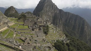 El sitio arqueológico de Machu Picchu sin turistas durante su cierre por la pandemia de COVID-19, el 27 de octubre de 2020, en el departamento de Cusco, Perú. (AP Foto/Martin Mejia, Archivo)