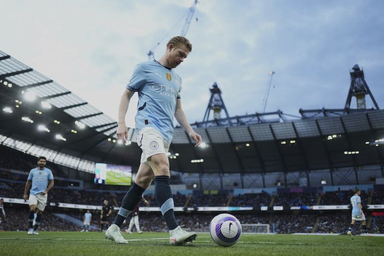Kevin De Bruyne del Manchester City durante el partido contra Aston Villa en la Liga Premier, el martes 22 de abril de 2025, en Manchester. (AP Foto/Jon Super)