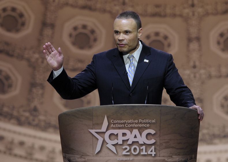 ARCHIVO - El comentarista conservador Dan Bongino da un discurso durante la conferencia anual de la Conferencia Política de Acción Conservadora en National Harbor, Maryland, el 6 de marzo de 2014. (AP Foto/Susan Walsh, archivo)