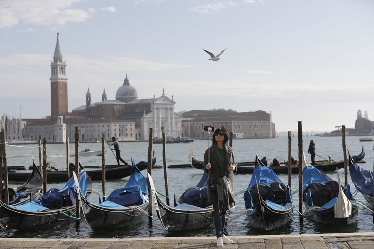 Venecia impone reservaciones y tarifas a turistas fugaces