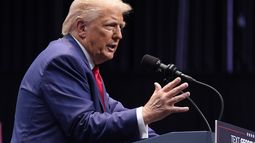 El candidato presidencial republicano Donald Trump habla sobre el código tributario y la manufactura en el Centro Cívico Johnny Mercer Theatre, el martes 24 de septiembre de 2024, en Savannah, Georgia (Foto AP/Evan Vucci).
