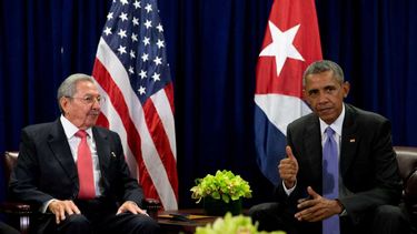 raul castro y obama se reunen en la onu (video)