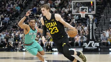 Jazz remonta y condena a Spurs a 16ta derrota seguida