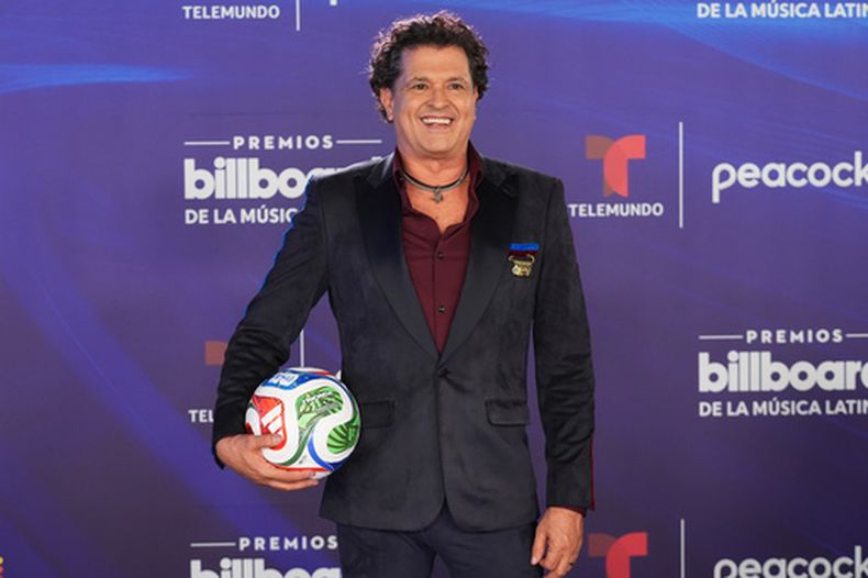ARCHIVO - Carlos Vives llega a los Premios Billboard de la Música Latina el jueves 23 de octubre de 2025 en Miami. (Foto AP/Marta Lavandier, archivo)