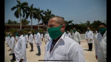 Rubio y Menéndez quieren restaurar un programa especial para médicos cubanos (Archivo).&nbsp;