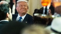 El presidente Donald Trump asiste a una fiesta de Halloween en Mar-a-Lago, Palm Beach, Florida, el viernes 31 de octubre de 2025. (Foto AP/Manuel Balce Ceneta)