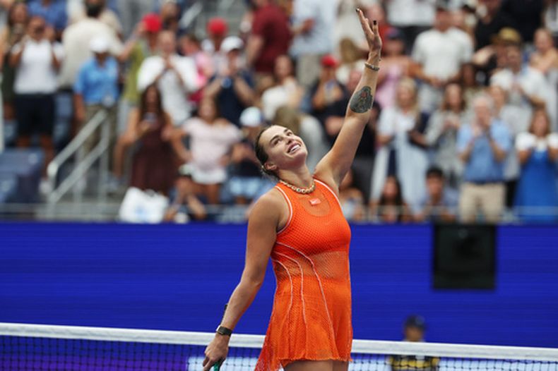 Aryna Sabalenka celebra tras derrotar a Taylor Townsend en los octavos de final del US Open, el domingo 6 de septiembre de 2026, en Nueva York. (AP Foto/Heather Khalifa)