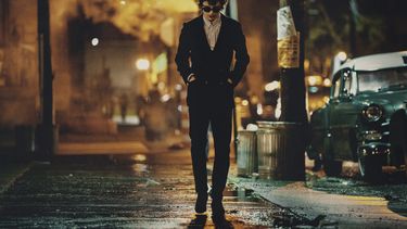 En esta imagen proporcionada por Searchlight Pictures Timothée Chalamet en una escena de A Complete Unknown. (Macall Polay/Searchlight Pictures via AP)
