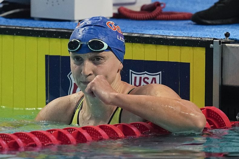 En foto del primero de julio Katie Ledecky reacciona tras ganar los 1.500 libres en el campeonato de Estados Unidos. (AP Foto/Darron Cummings)
