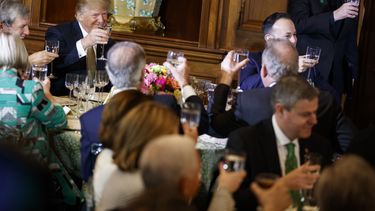 ¿Quién es el proximo?”, bromea Trump en medio del revuelo
