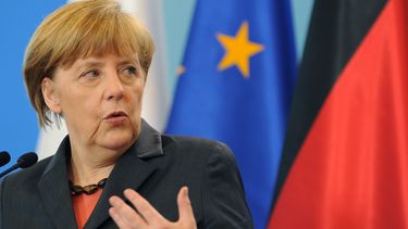 americateve | La canciller alemana Angela Merkel respon de a preguntas de la prensa durante un encuentro con medios tras su reuni&oacute;n con el primer ministro de Polonia Donald Tusk, en Varsovia, Polonia, el mi&eacute;rcoles 12 de marzo de 2014. (Foto de AP/Alik Kep