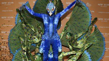 Heidi Klum, en el centro, llega a su 22da fiesta anual de Halloween en Marquee el martes 21 de octubre de 2023 en Nueva York. (Foto de Evan Agostini/Invision/AP)