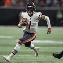 Quarterback Fields podría jugar el domingo con los Bears