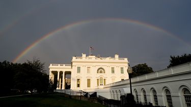 Sessions promete suprimir filtraciones en Casa Blanca