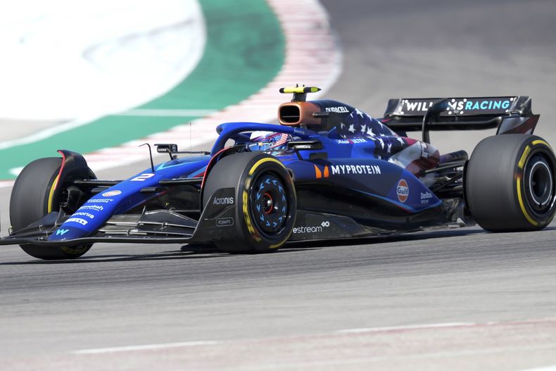 Logan Sargeant piloto estadounidense de Williams durante una sesión de práctica para el Gran Premio de la Formula 1 de Estados Unidos en el Circuito de Las Américas, en Austin, Texas, el viernes 20 de octubre de 2023. (AP Foto/Nick Didlick)