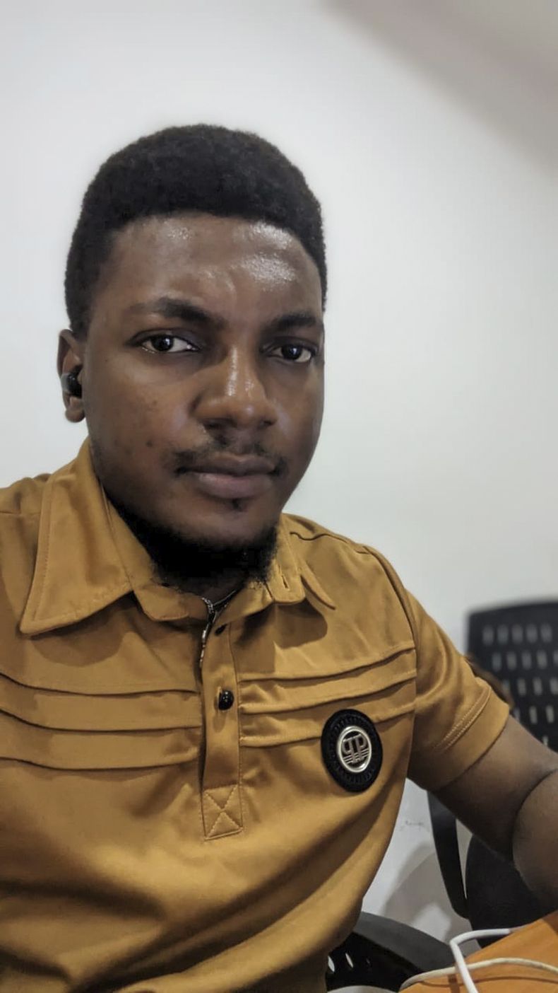 Esta fotografía sin fecha proporcionada por la Fundación para el Periodismo de Investigación muestra a Daniel Ojukwu en Lagos, Nigeria. La Fundación y los familiares Ojukwu denunciaron su arresto el 6 de mayo de 2024. (Foto, Fundación para el Periodismo de Investigación vía AP)