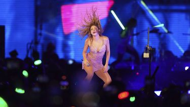 La superestrella colombiana Shakira durante un concierto de su gira Las Mujeres Ya No Lloran en la Ciudad de México el domingo 30 de marzo de 2025. (Foto AP/Eduardo Verdugo)