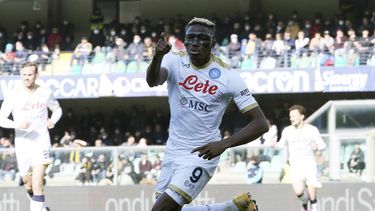 Napoli reflota opciones en Serie A con victoria ante Verona