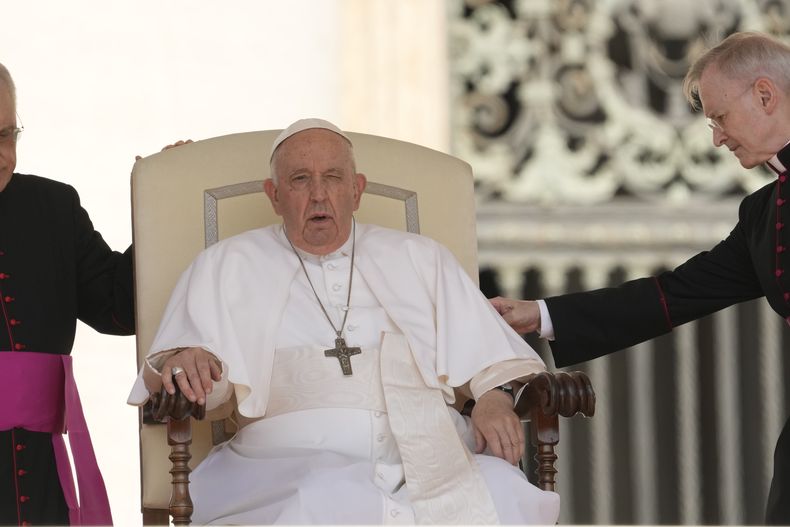 El papa Francisco durante su audiencia semanal en la Plaza de San Pedro del Vaticano, el 7 de junio de 2023. (AP Foto/Andrew Medichini)