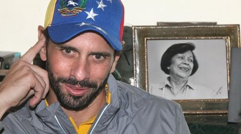 "Santa María de Guadalupe, oye a todos los que te invocan en sus necesidades", expresó el gobernador de Miranda, quien también pidió protección para los que sufren.